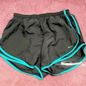 Nike Tempo Shorts size L